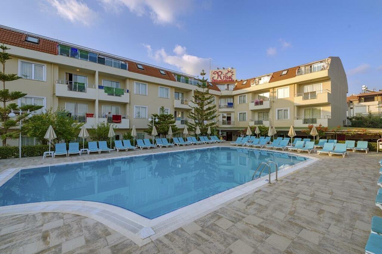 Risus Hotel Side Exterior photo