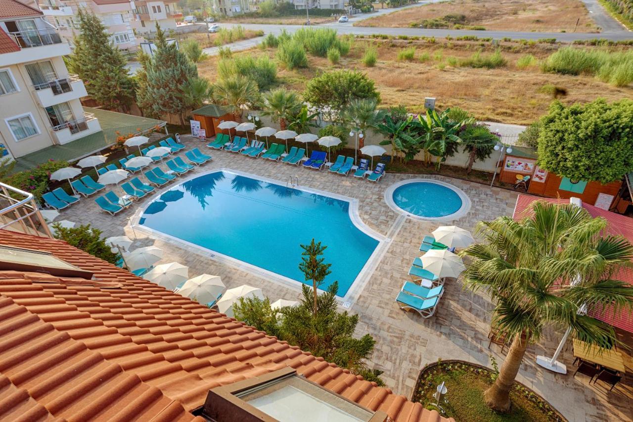 Risus Hotel Side Exterior photo