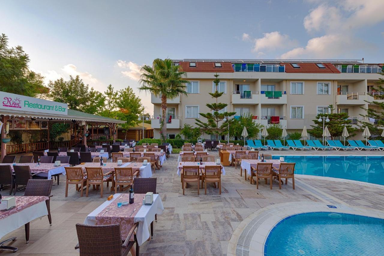 Risus Hotel Side Exterior photo