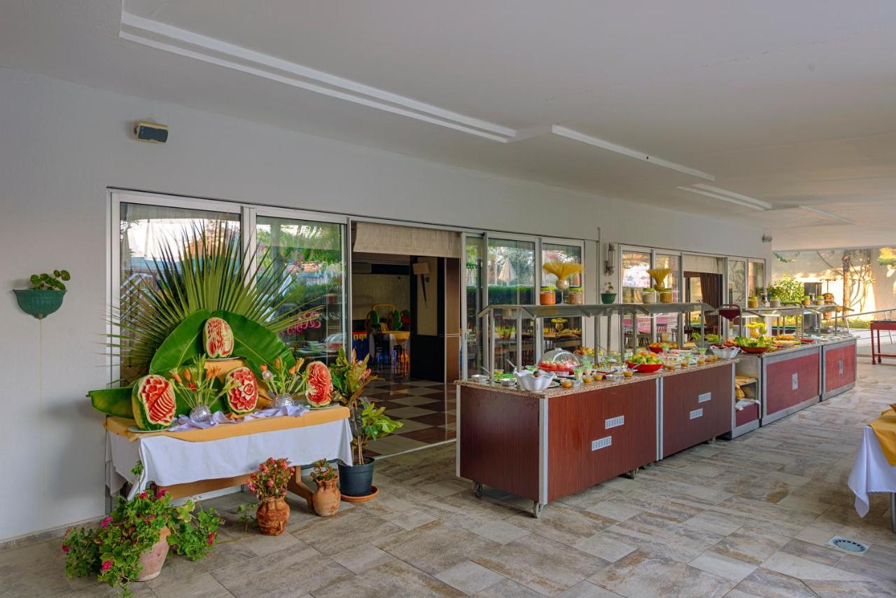 Risus Hotel Side Exterior photo