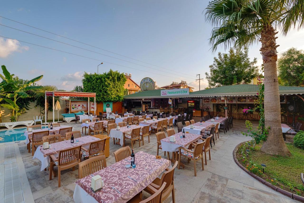 Risus Hotel Side Exterior photo