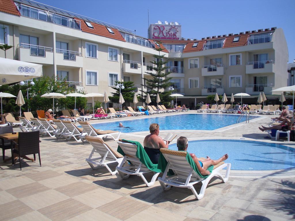Risus Hotel Side Exterior photo