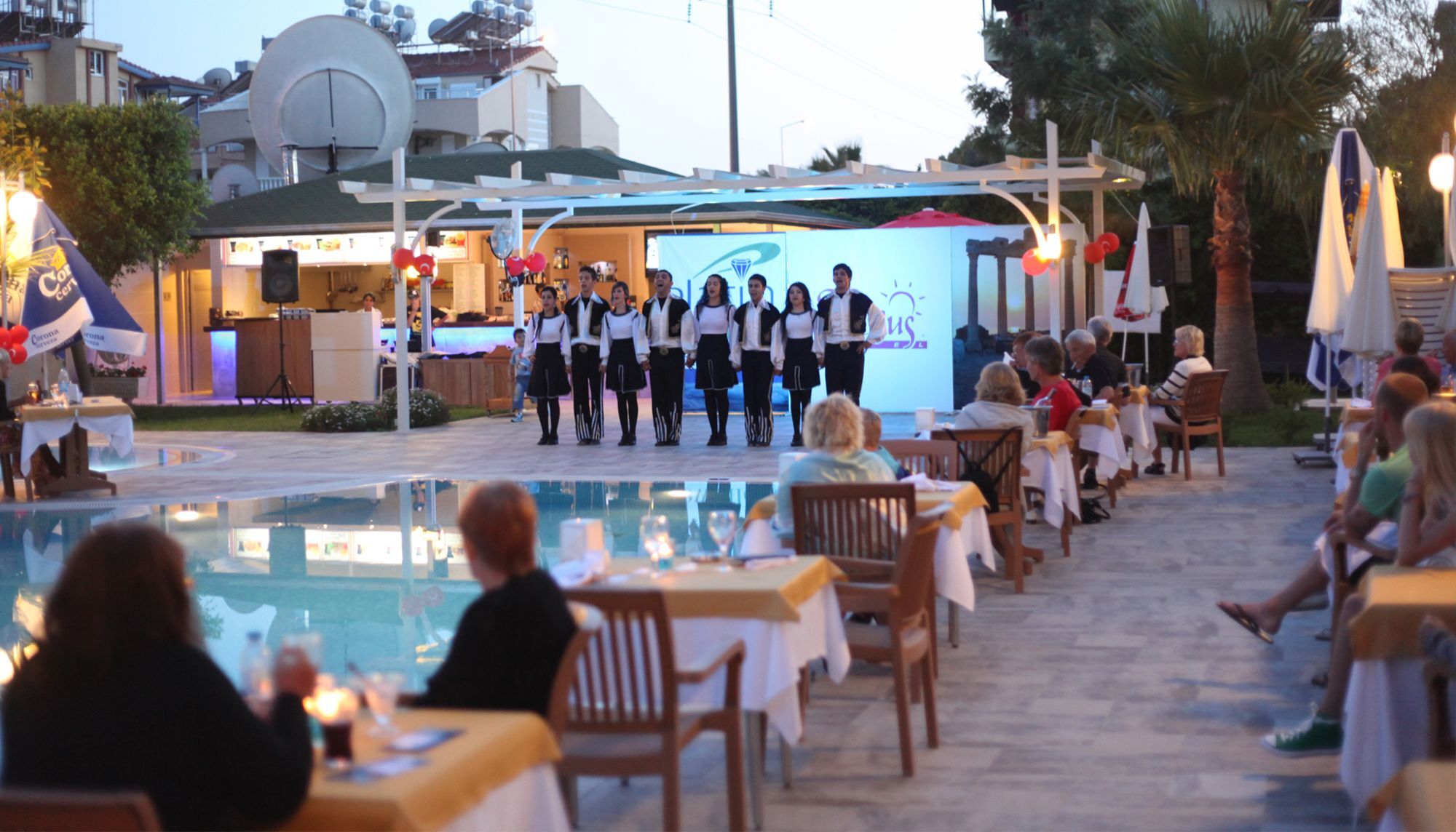 Risus Hotel Side Exterior photo
